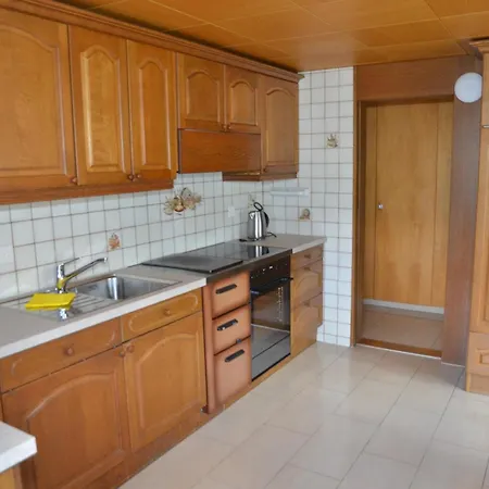 Grosse, Schoene Im Gruenen