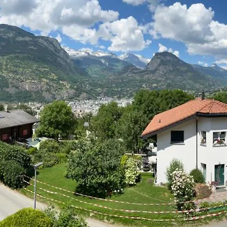 Grosse, Schoene Im Gruenen * 布里格