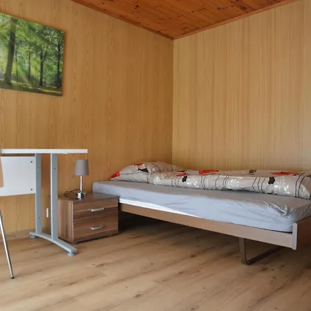 Grosse, Schoene Im Gruenen * 布里格