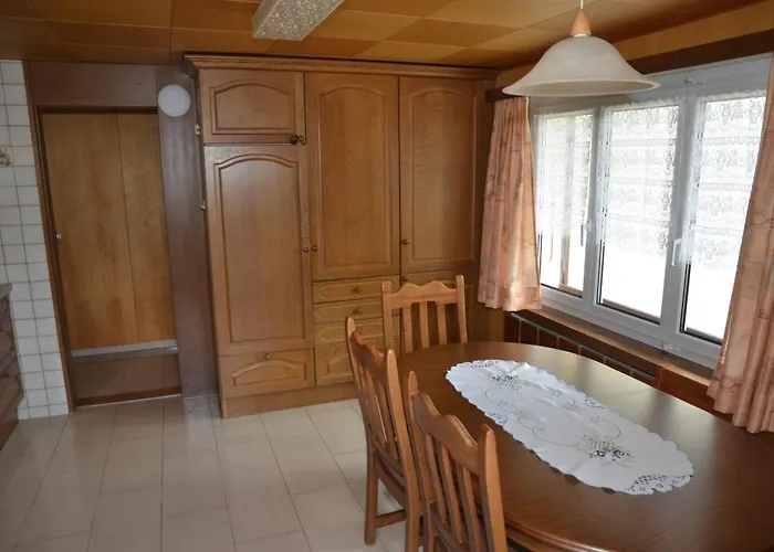 Grosse, Schoene Im Gruenen *