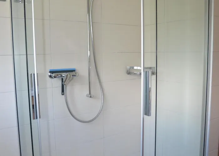 Grosse, Schoene Im Gruenen *