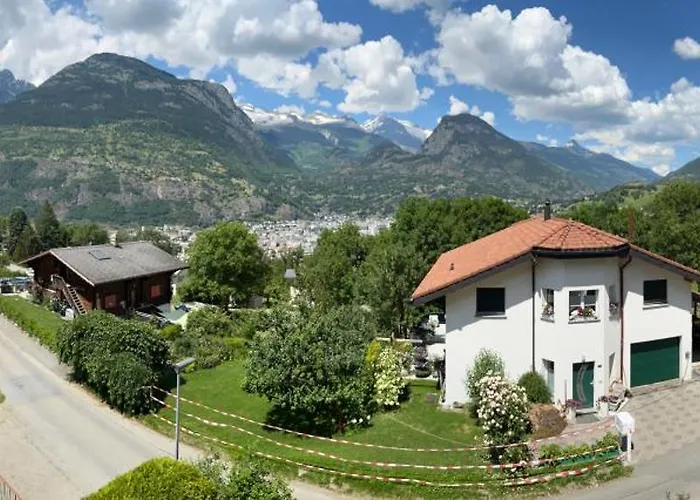 Grosse, Schoene Im Gruenen * 布里格