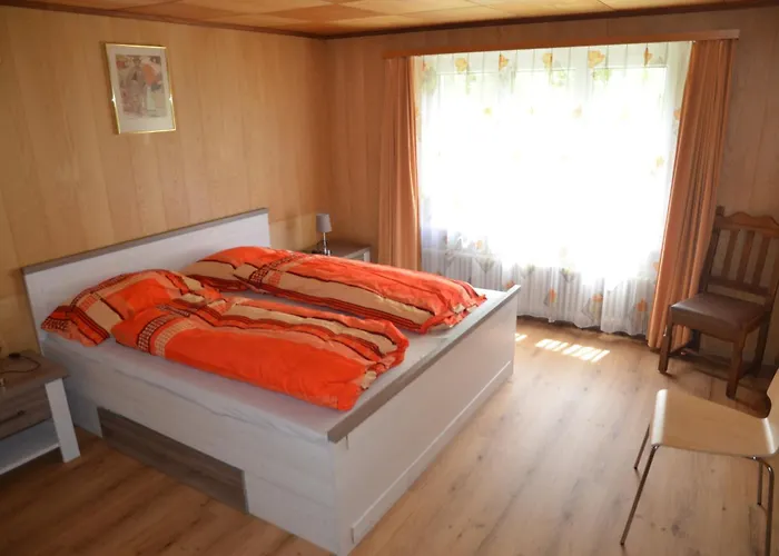 Grosse, Schoene Im Gruenen 布里格